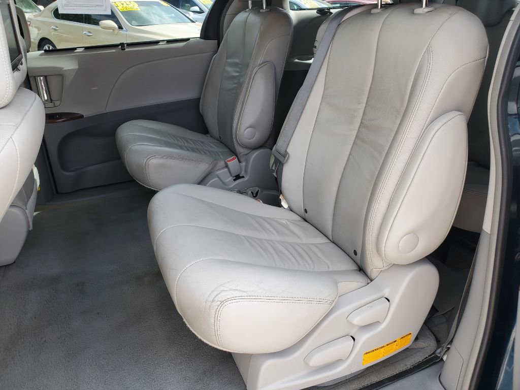 Used 2012 Toyota Sienna XLE FWD image 24