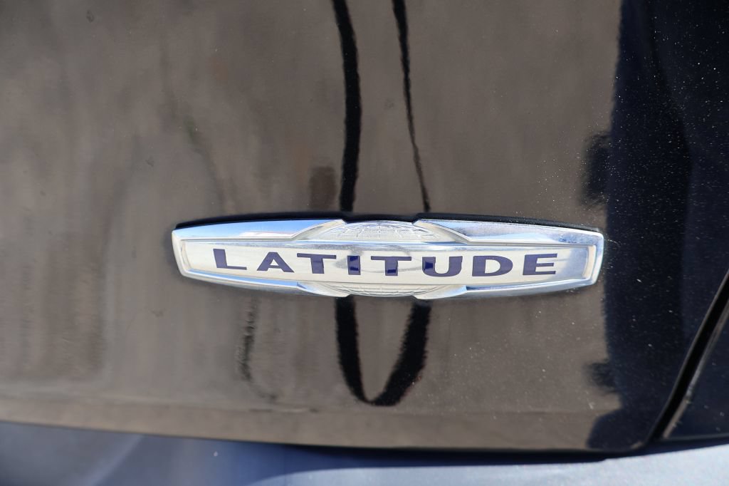 Used 2018 Jeep Cherokee Latitude FWD image 11