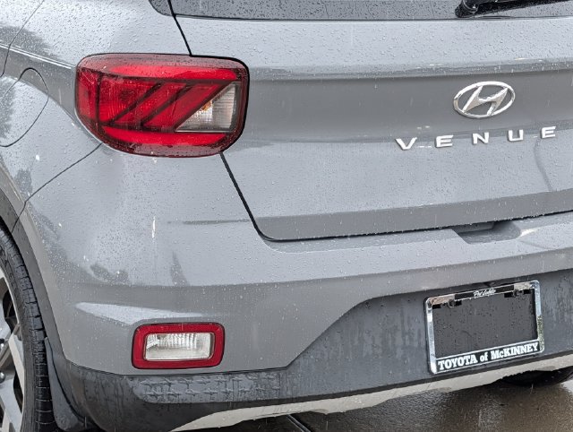 Used 2021 Hyundai Venue SEL FWD image 8