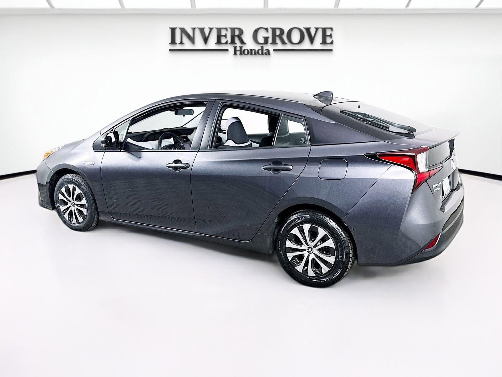 Used 2020 Toyota Prius LE AWD/4WD image 7
