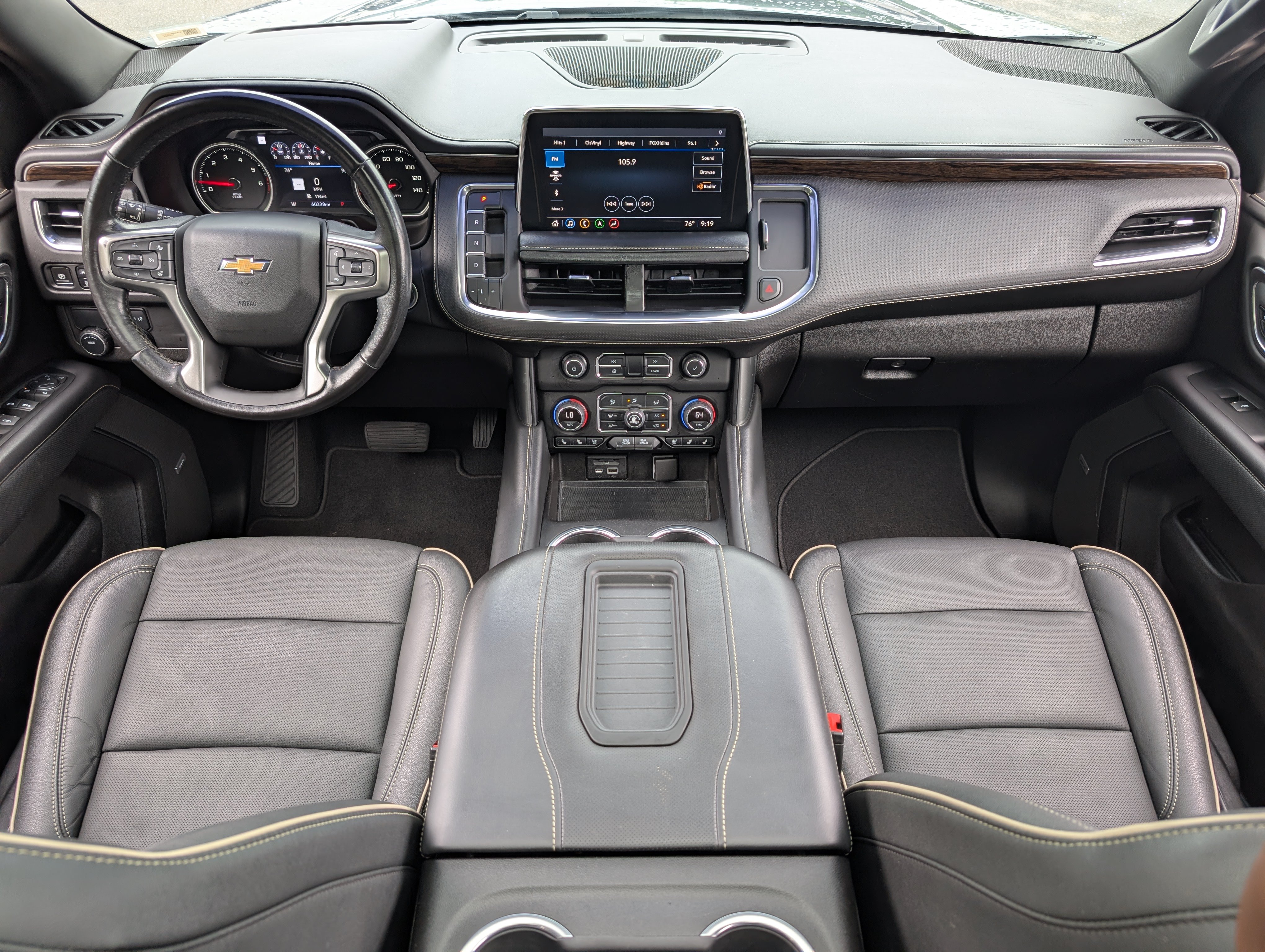 Used 2021 Chevrolet Suburban Premier w/ Premium Package 2 RWD image 26