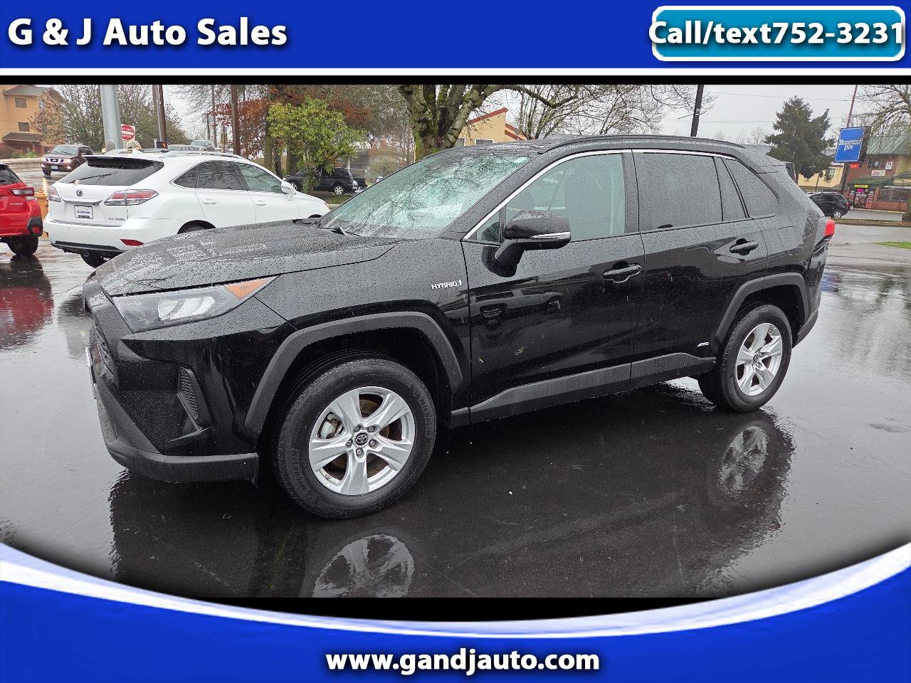 Used 2021 Toyota RAV4 LE image 1