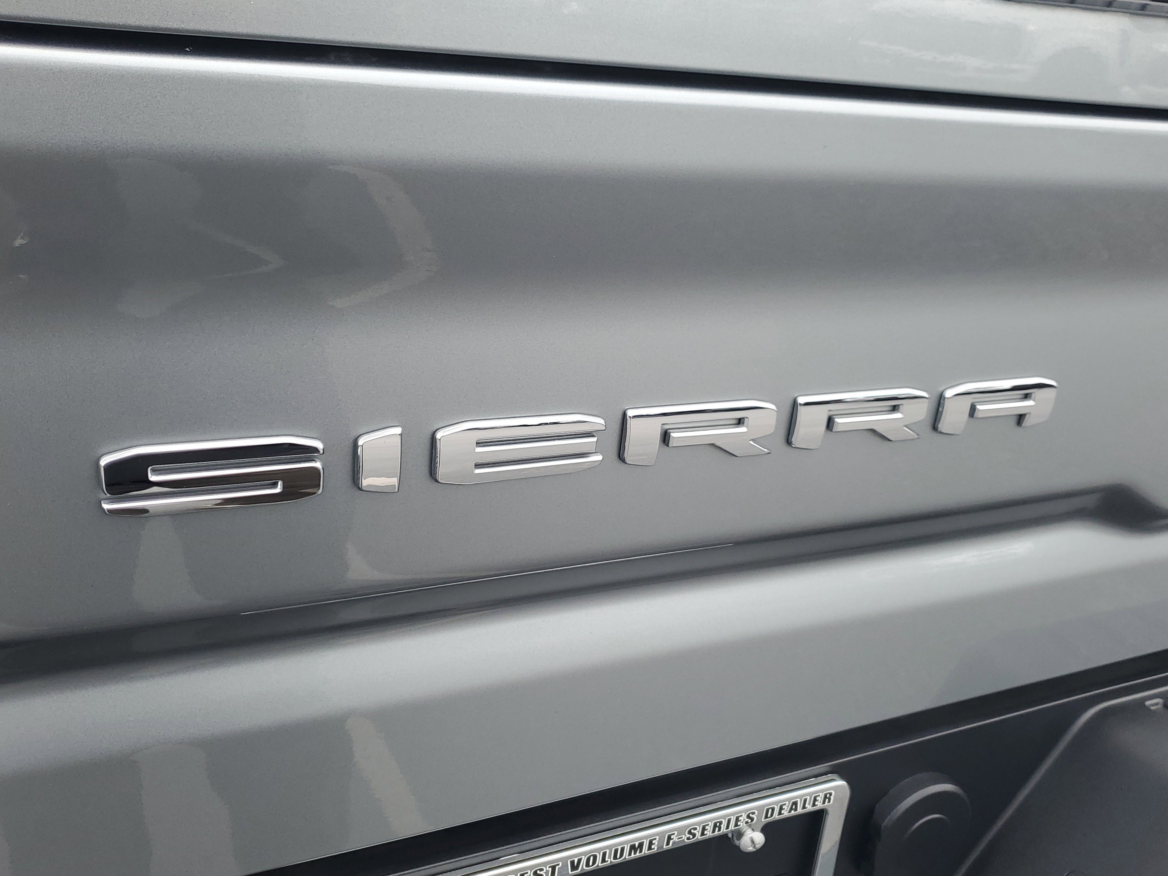 Used 2024 GMC Sierra 2500 SLT w/ SLT Premium Package image 10