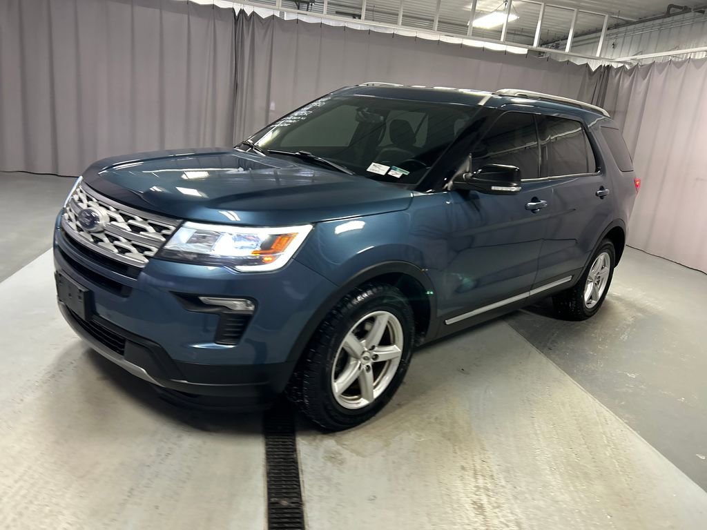 Used 2018 Ford Explorer XLT w/ Equipment Group 202A image 3