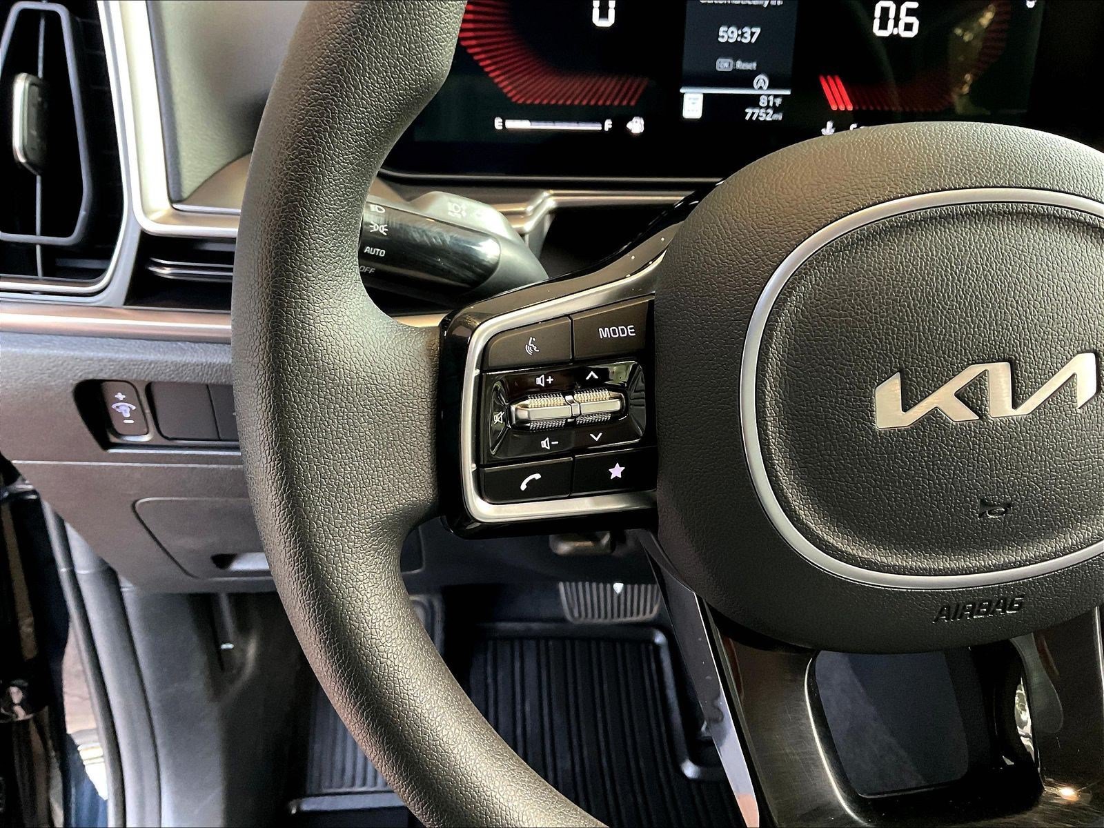 Used 2025 Kia Sorento LX FWD image 11