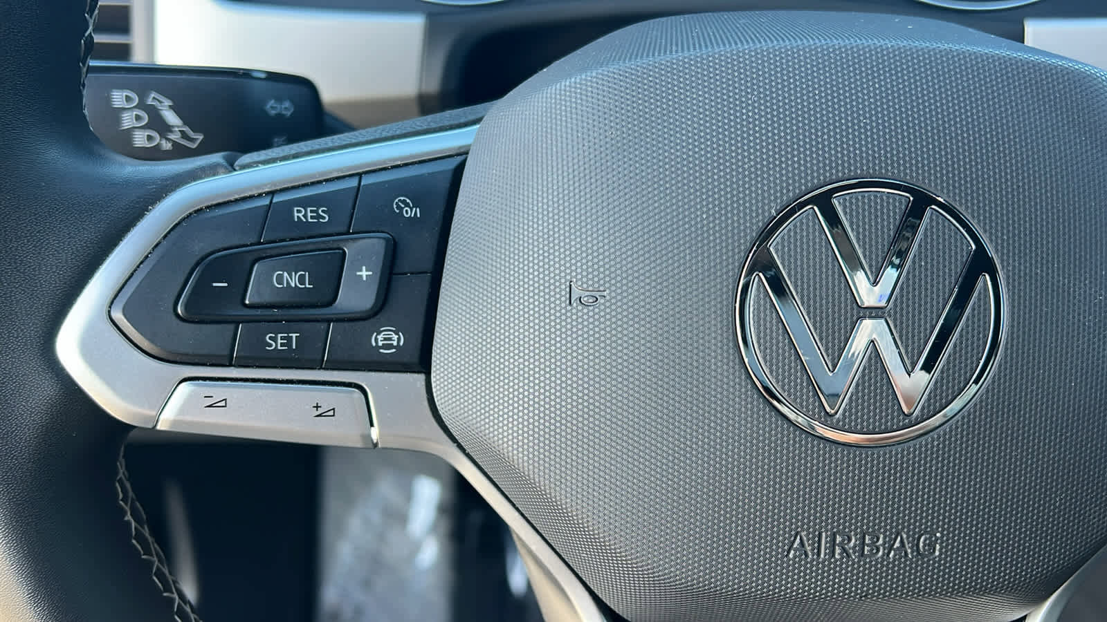 Used 2021 Volkswagen Atlas Cross Sport SE image 19