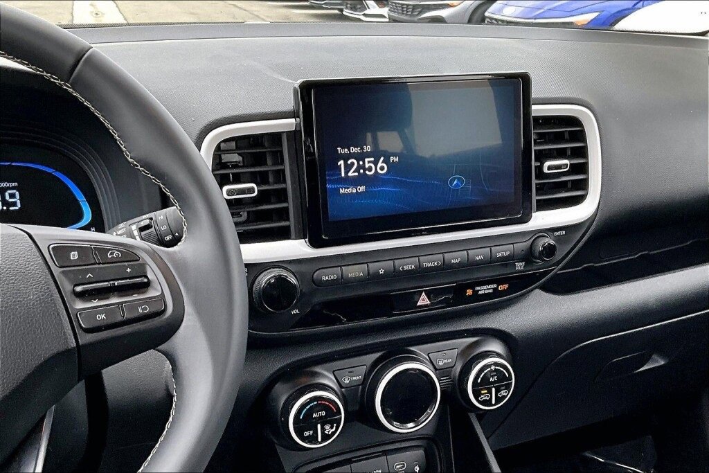 Certified 2023 Hyundai Venue Limited image 8