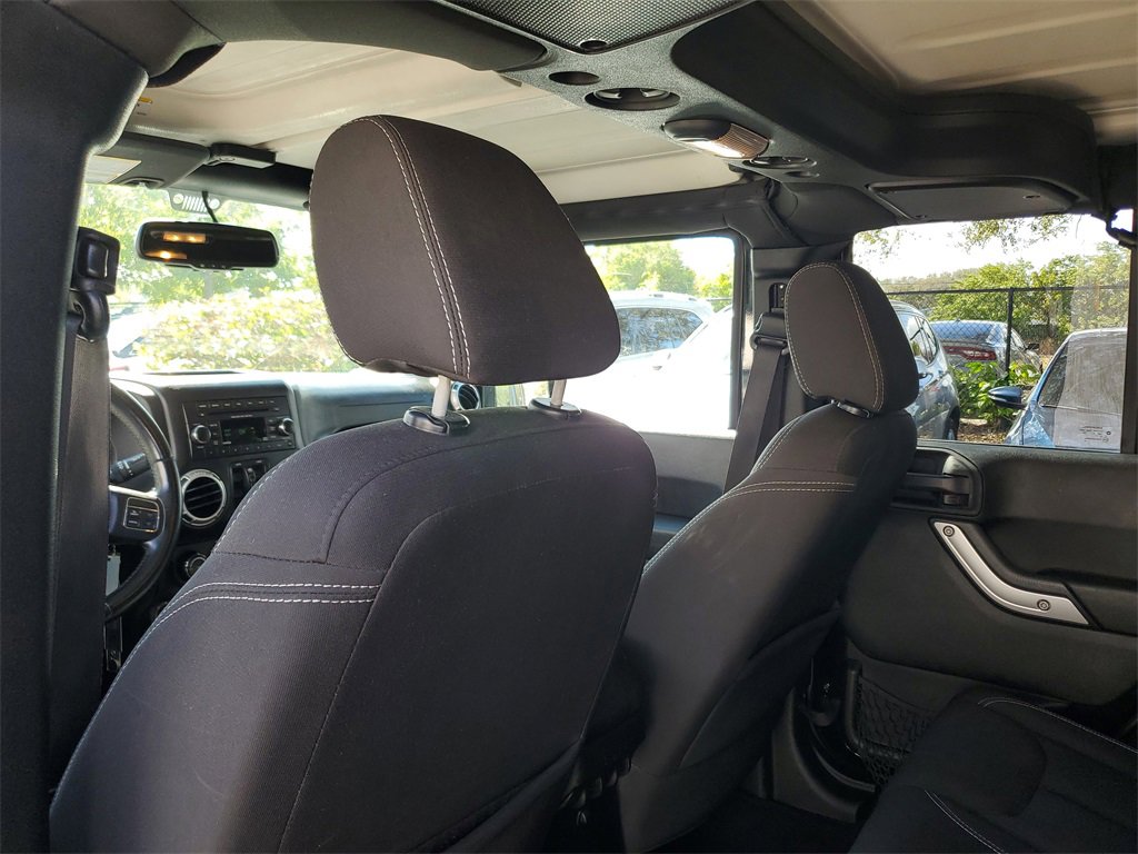 Used 2015 Jeep Wrangler Unlimited Sahara image 15