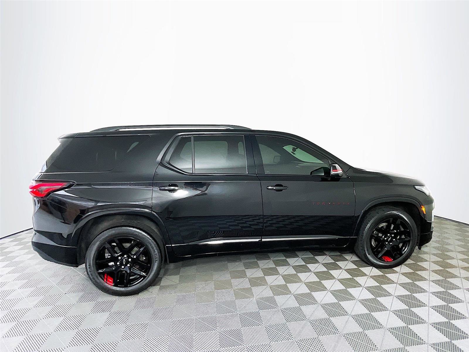 Used 2023 Chevrolet Traverse Premier w/ Redline Edition AWD/4WD image 10