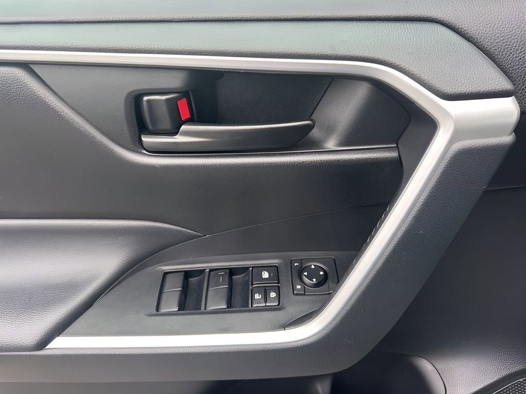 Used 2023 Toyota RAV4 LE image 23