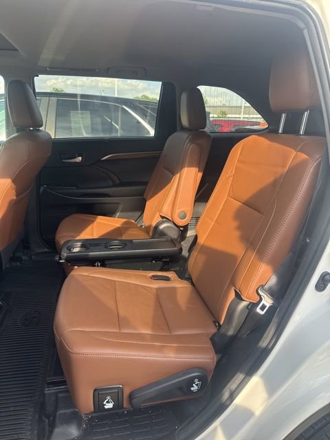 Used 2018 Toyota Highlander Limited image 17