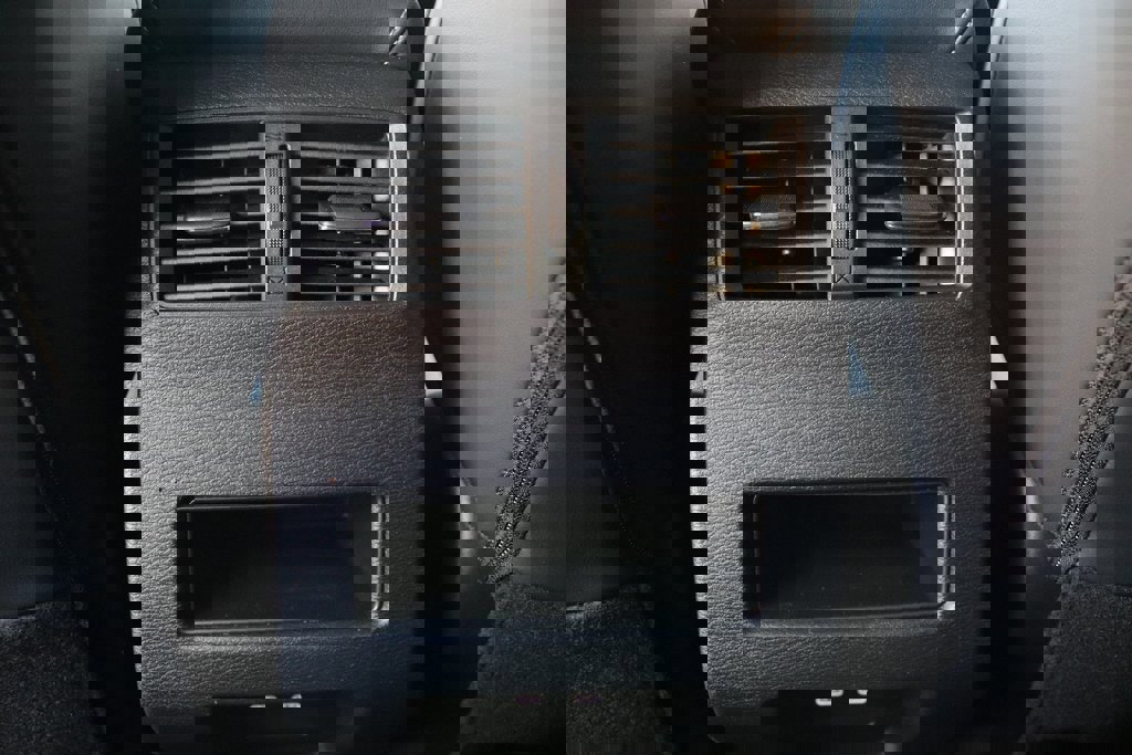 Used 2025 Mitsubishi Outlander SE image 13