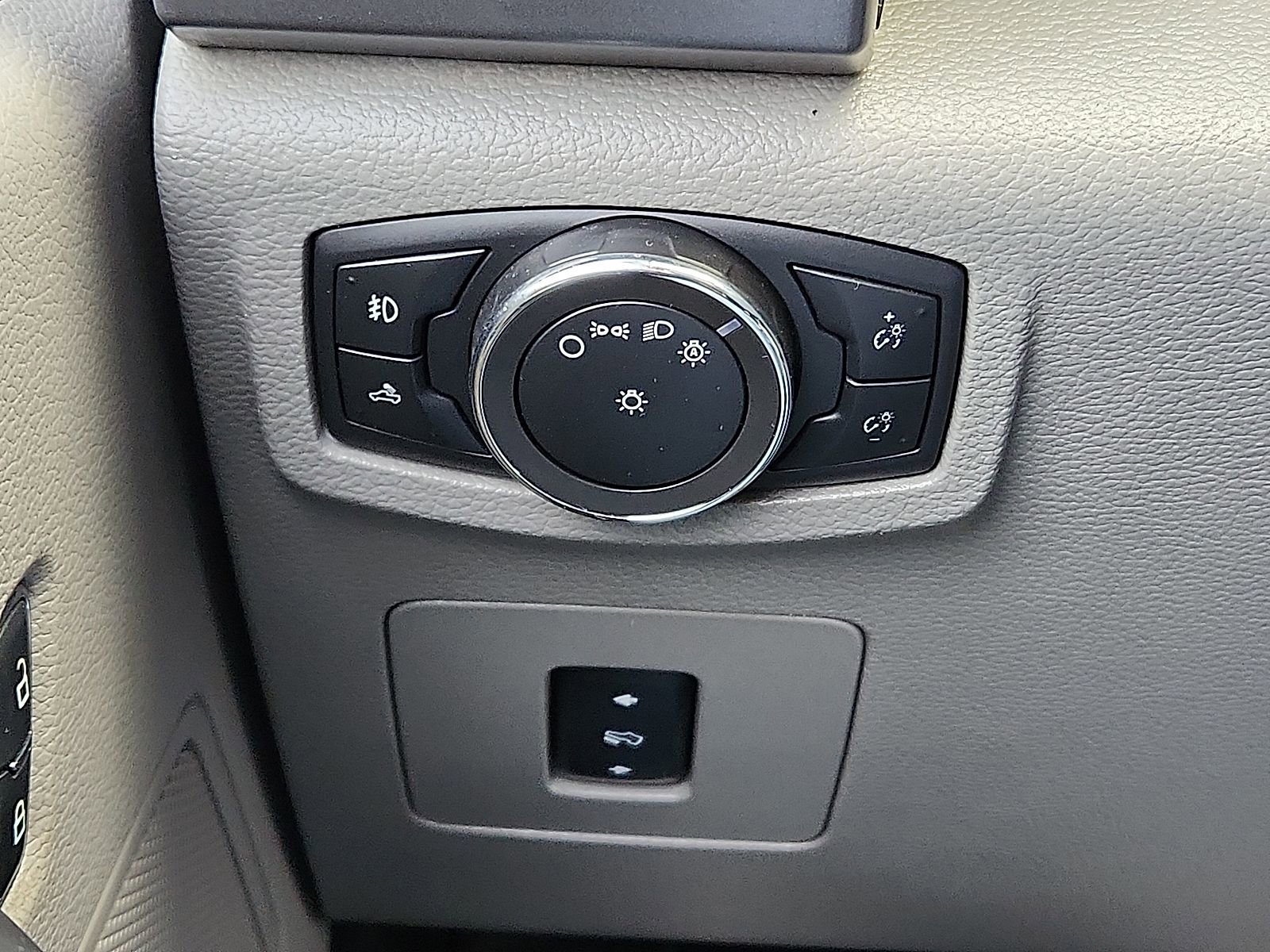 Used 2015 Ford F150 XLT w/ Equipment Group 301A Mid AWD/4WD image 14