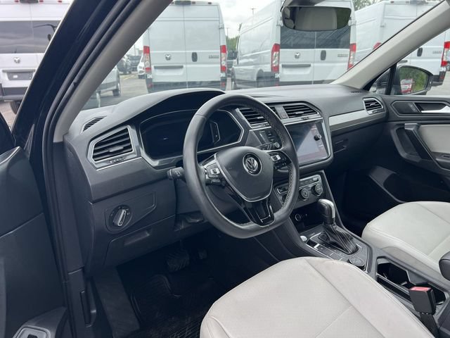 Used 2021 Volkswagen Tiguan SEL AWD/4WD image 18