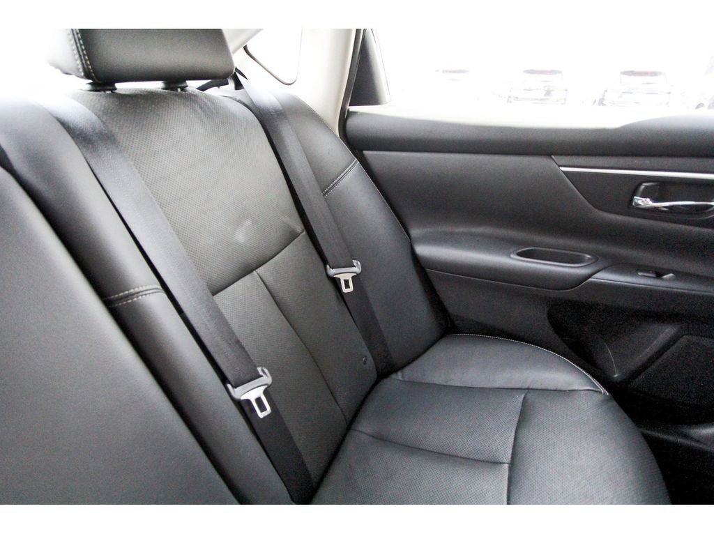 Used 2016 Nissan Altima 2.5 SL w/ 2.5 Technology w/LED Package FWD image 12