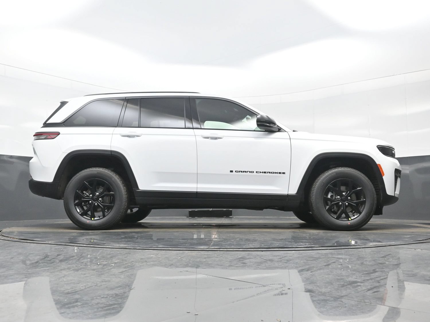 New 2026 Jeep Grand Cherokee Altitude AWD/4WD image 19