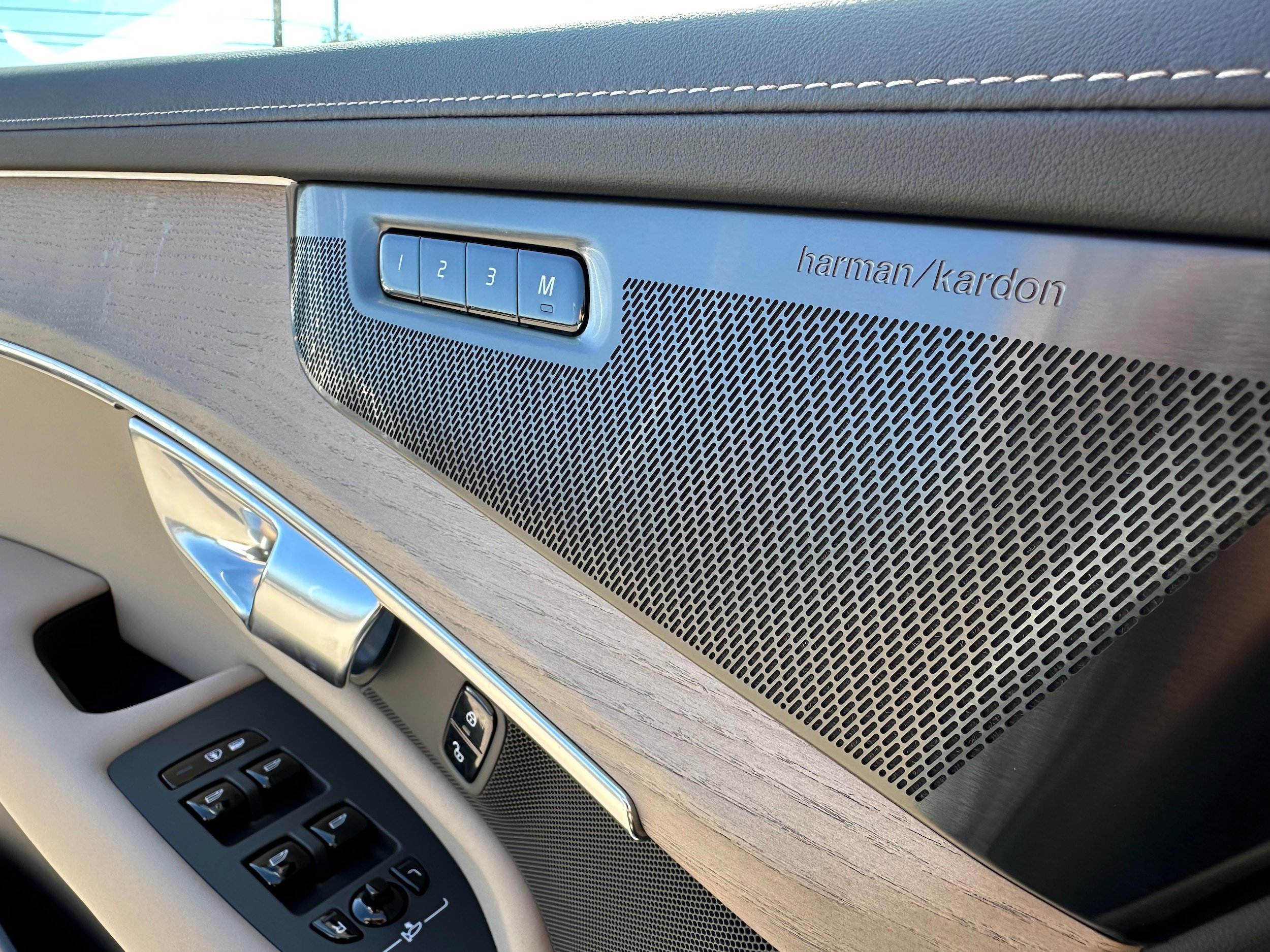 New 2026 Volvo XC90 B6 Ultra w/ Protection Package image 19