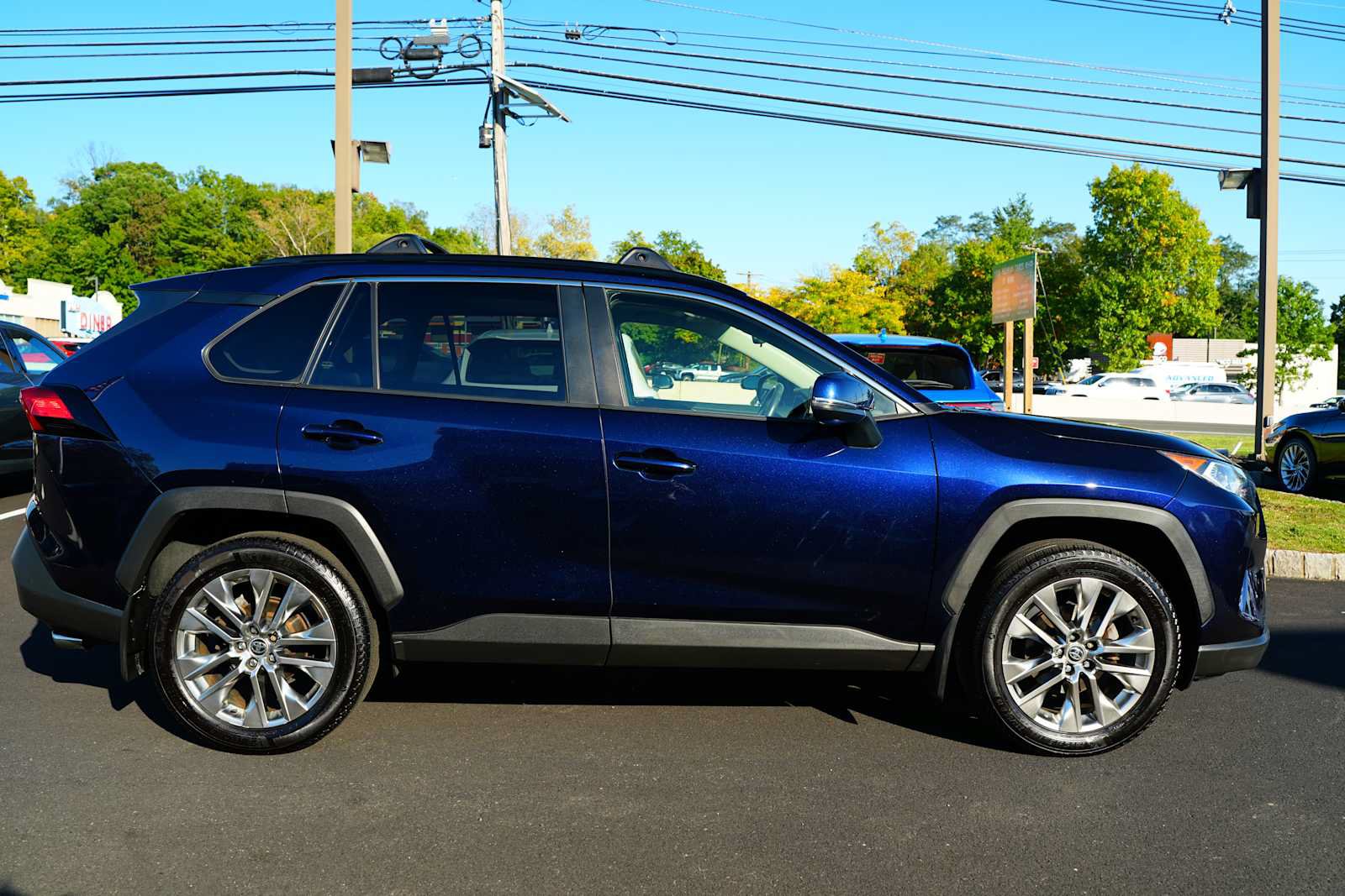 Used 2021 Toyota RAV4 XLE Premium AWD/4WD image 8