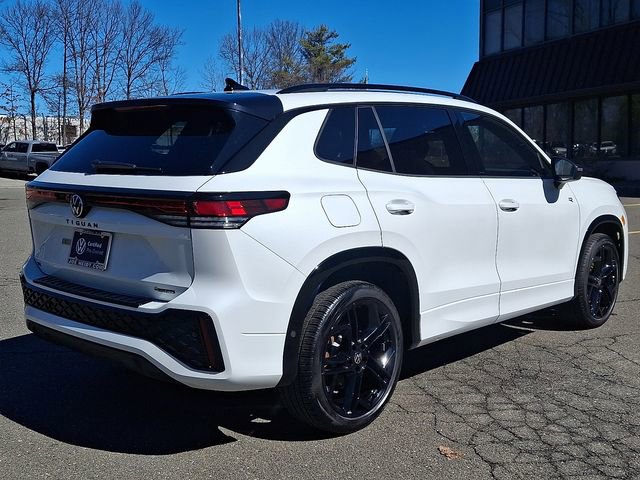 Certified 2025 Volkswagen Tiguan SE R-Line image 11