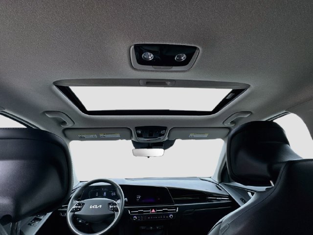 Used 2023 Kia Niro EX Touring FWD image 22