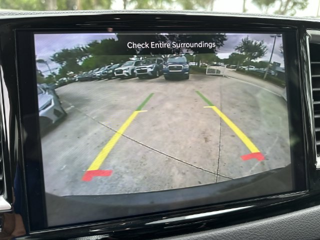Used 2023 Chrysler Pacifica Touring-L FWD image 17