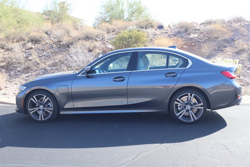 Used 2021 BMW 330e w/ Convenience Package RWD image 3