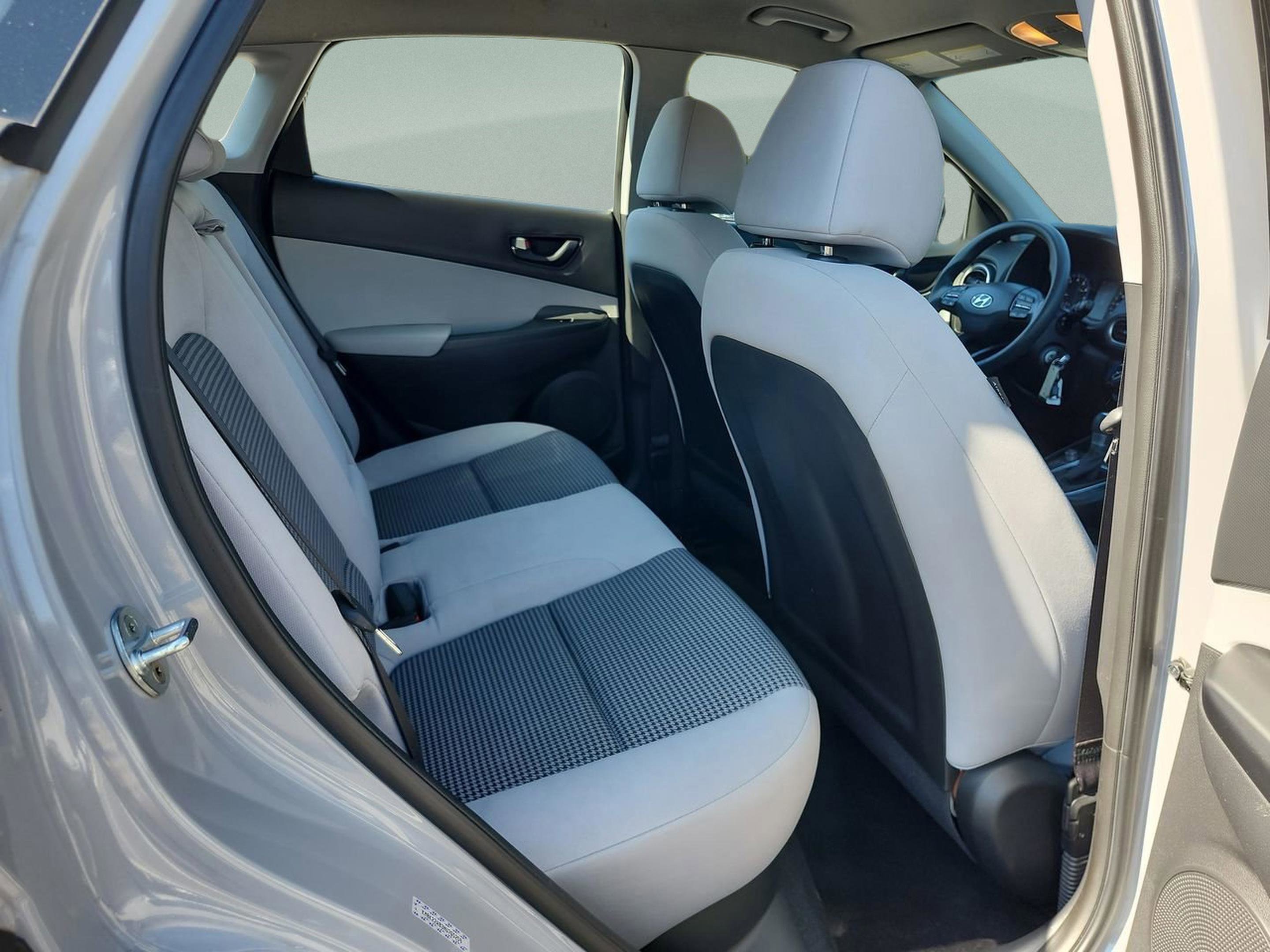 Used 2022 Hyundai Kona SE image 18