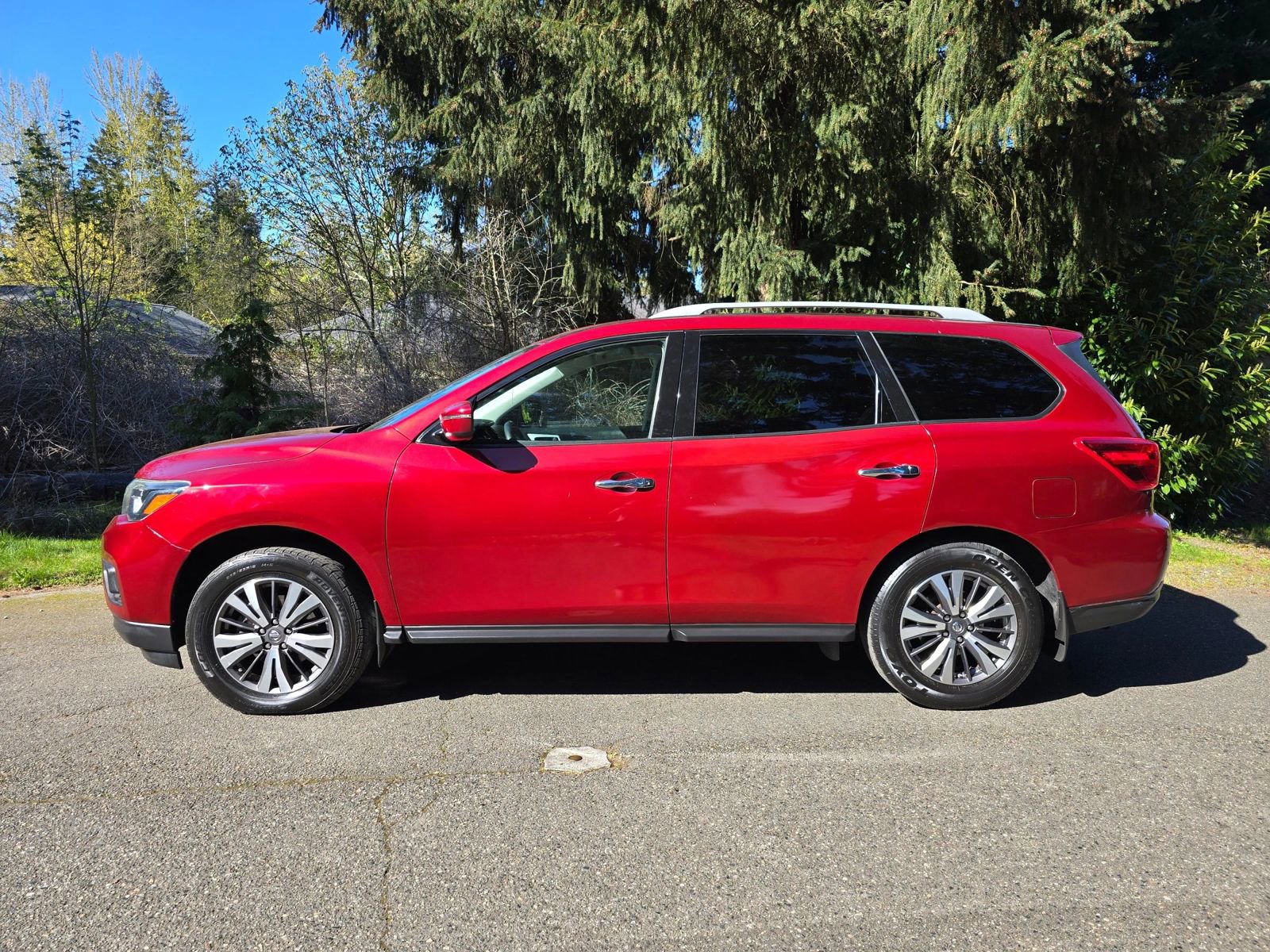 Used 2018 Nissan Pathfinder S AWD/4WD image 2