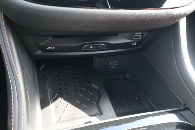 New 2027 Chrysler Pacifica Pinnacle w/ Theater Group FWD image 16
