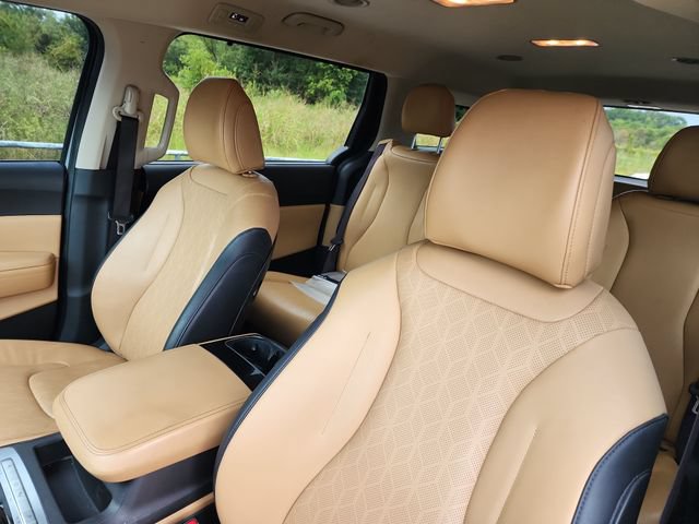Used 2022 Kia Carnival EX FWD image 11