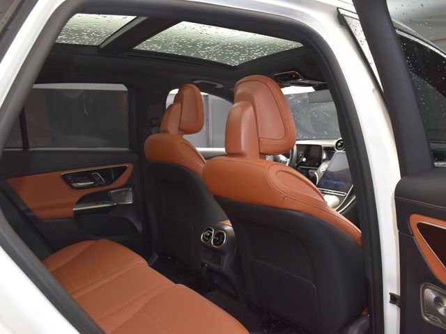 Used 2023 Mercedes-Benz GLC 300 4MATIC image 11