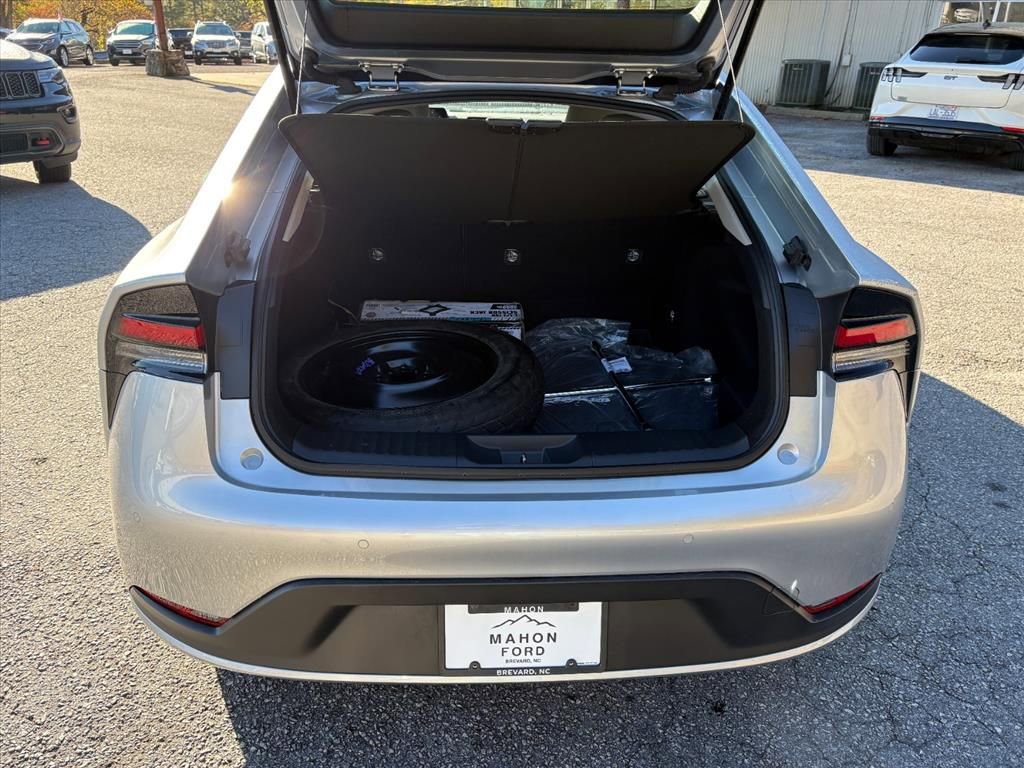 Used 2023 Toyota Prius LE image 23