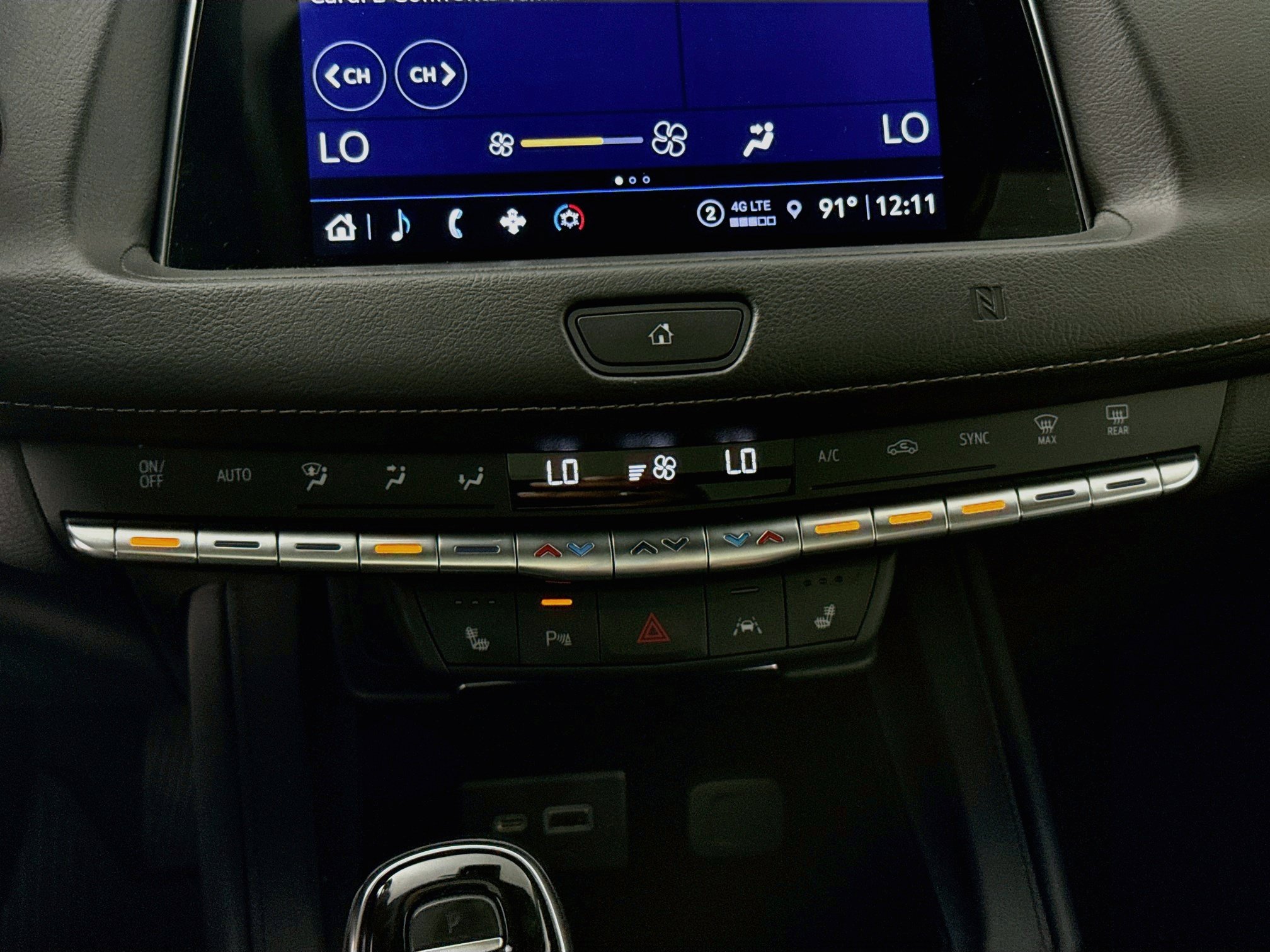 Used 2021 Cadillac XT4 Premium Luxury w/ Cold Weather Package FWD image 17