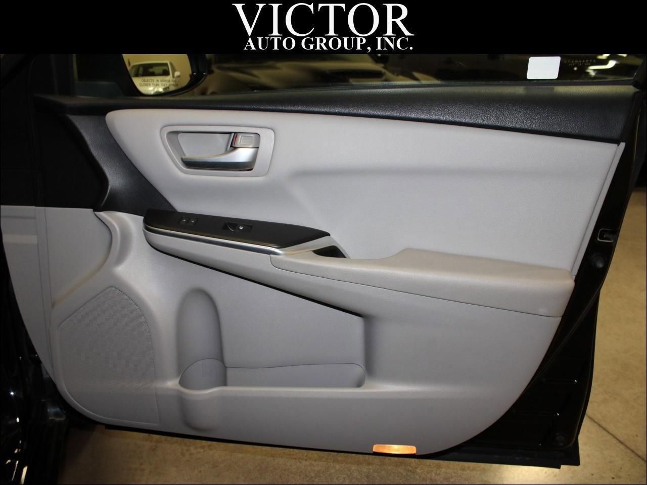 Used 2017 Toyota Camry SE image 33