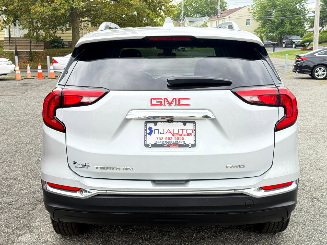 Used 2021 GMC Terrain SLT image 5