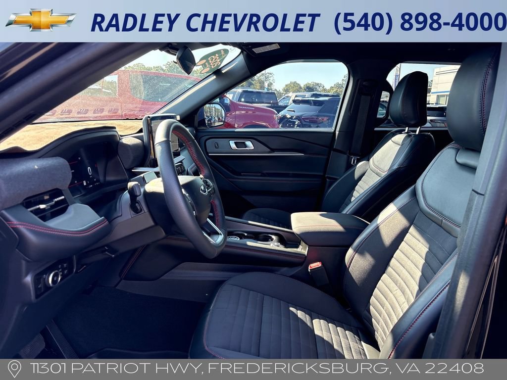 Used 2025 Ford Explorer ST-Line AWD/4WD image 3