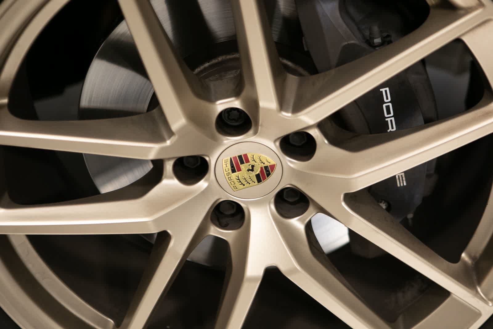 Certified 2023 Porsche Macan AWD/4WD image 11