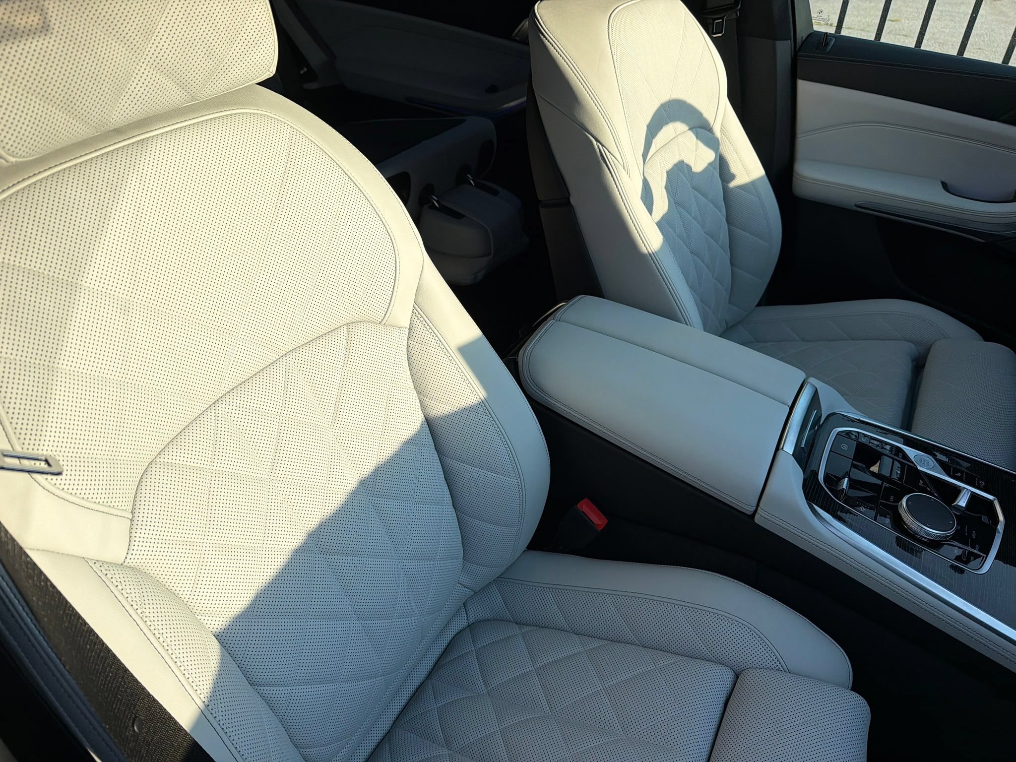 Used 2025 BMW X7 xDrive40i w/ M Sport Package AWD/4WD image 8