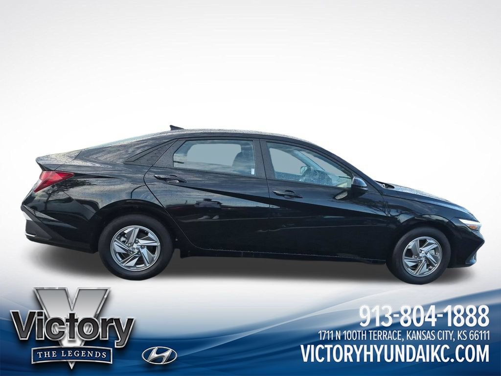 Used 2025 Hyundai Elantra SE FWD image 6