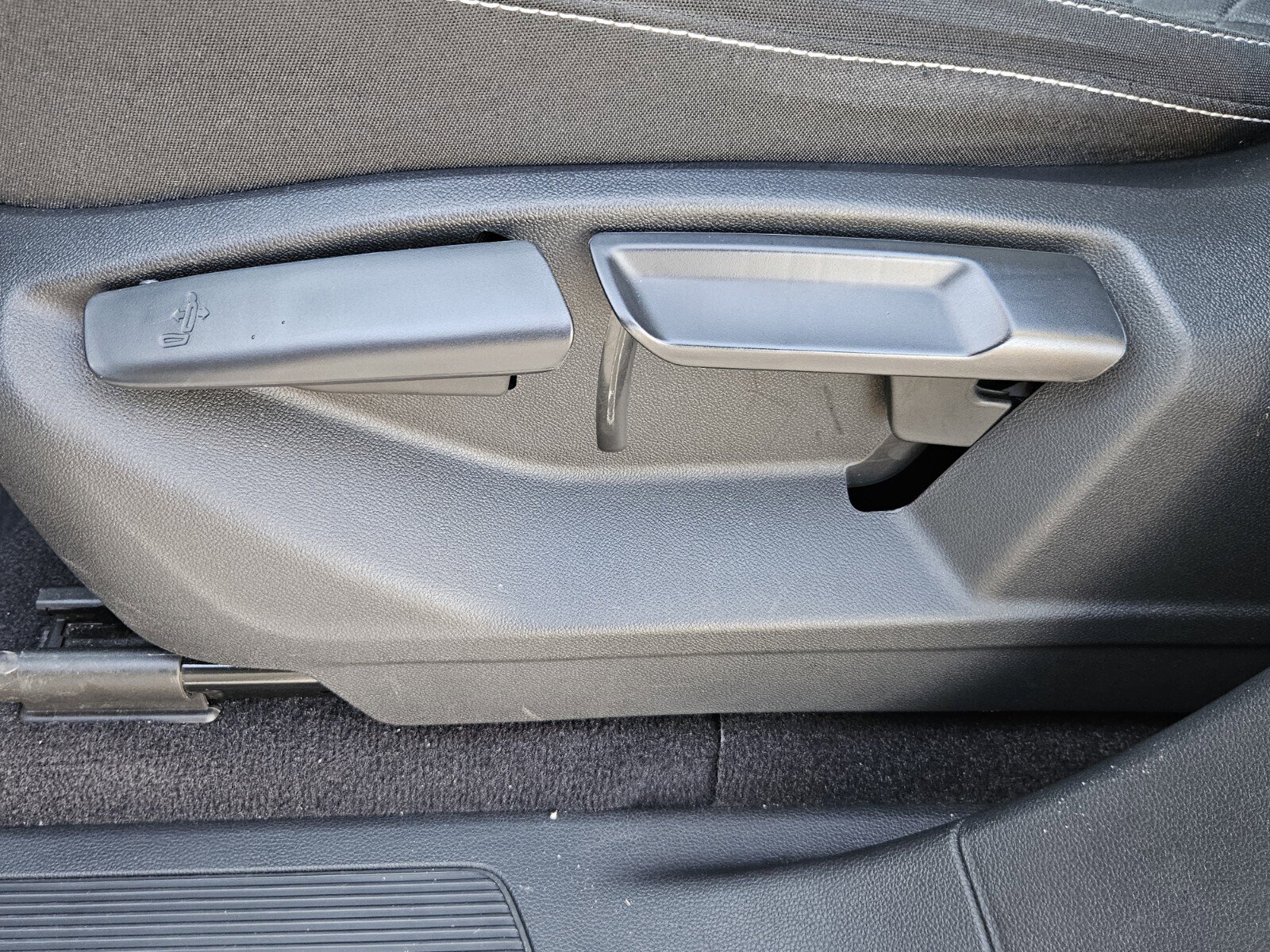 Used 2021 Volkswagen Atlas Cross Sport S image 13