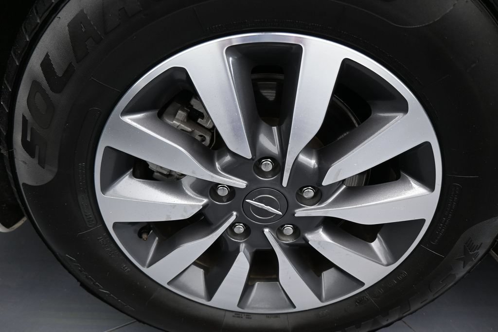Used 2023 Chrysler Pacifica Touring-L FWD image 42