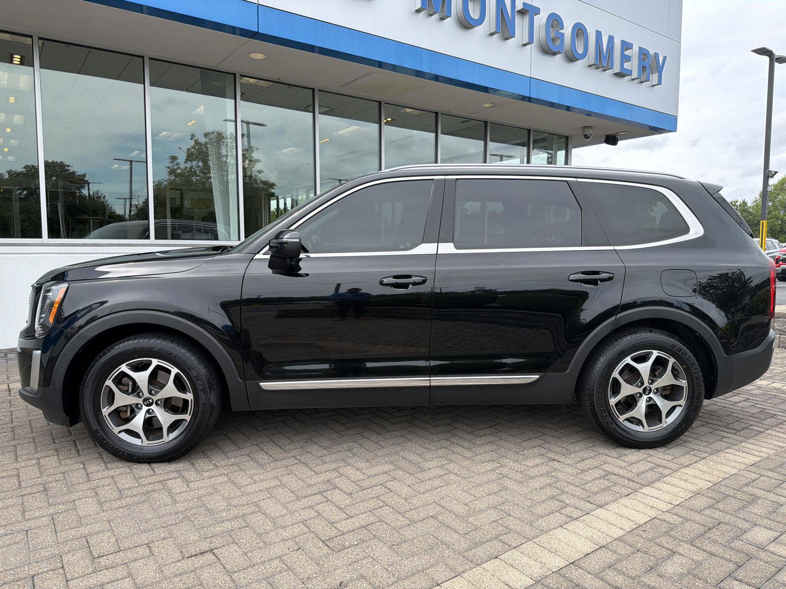 Used 2020 Kia Telluride EX w/ Towing Package AWD/4WD image 2