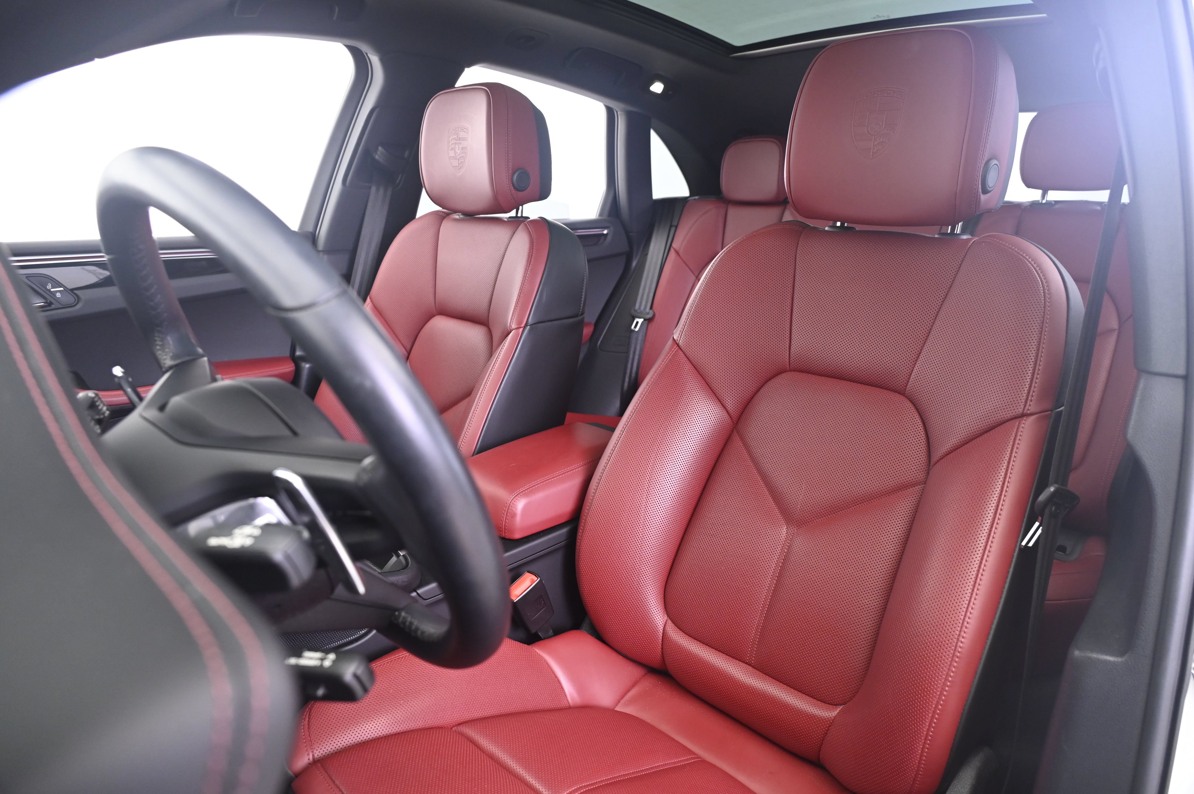 Certified 2024 Porsche Macan S AWD/4WD image 5