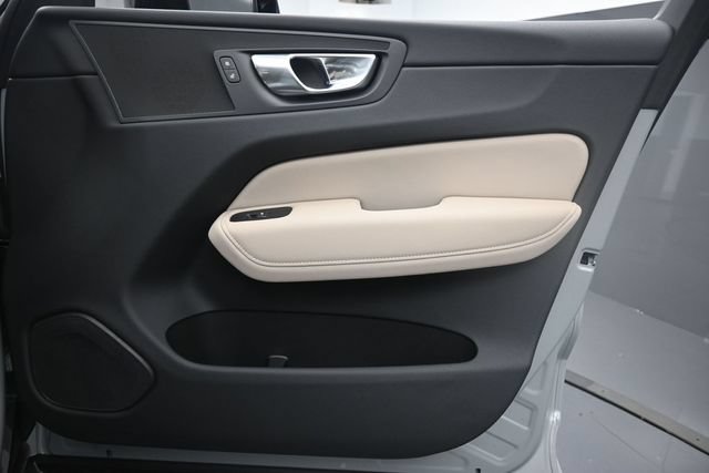 New 2026 Volvo XC60 B5 Plus w/ Protection Package Premier AWD/4WD image 28