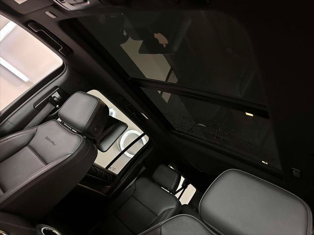 Used 2023 GMC Yukon XL Denali AWD/4WD image 11