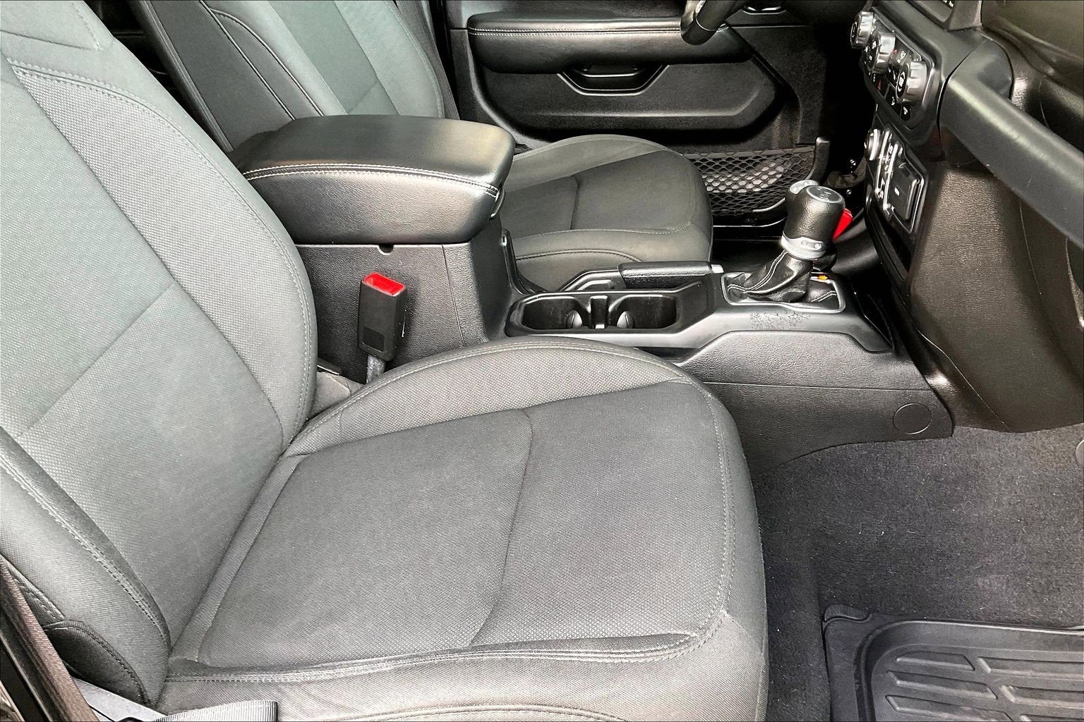 Used 2019 Jeep Wrangler Unlimited Sahara w/ Uconnect 4C Nav & Sound Group image 20