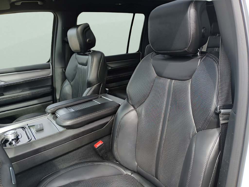 Used 2023 Jeep Wagoneer Series II AWD/4WD image 22
