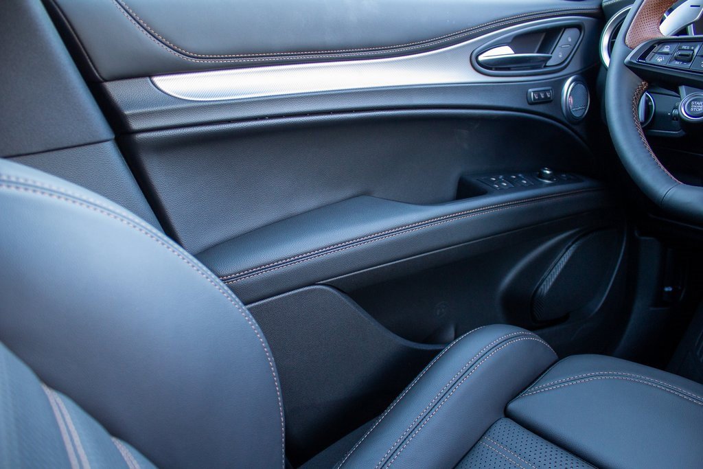 New 2025 Alfa Romeo Stelvio Sprint image 19