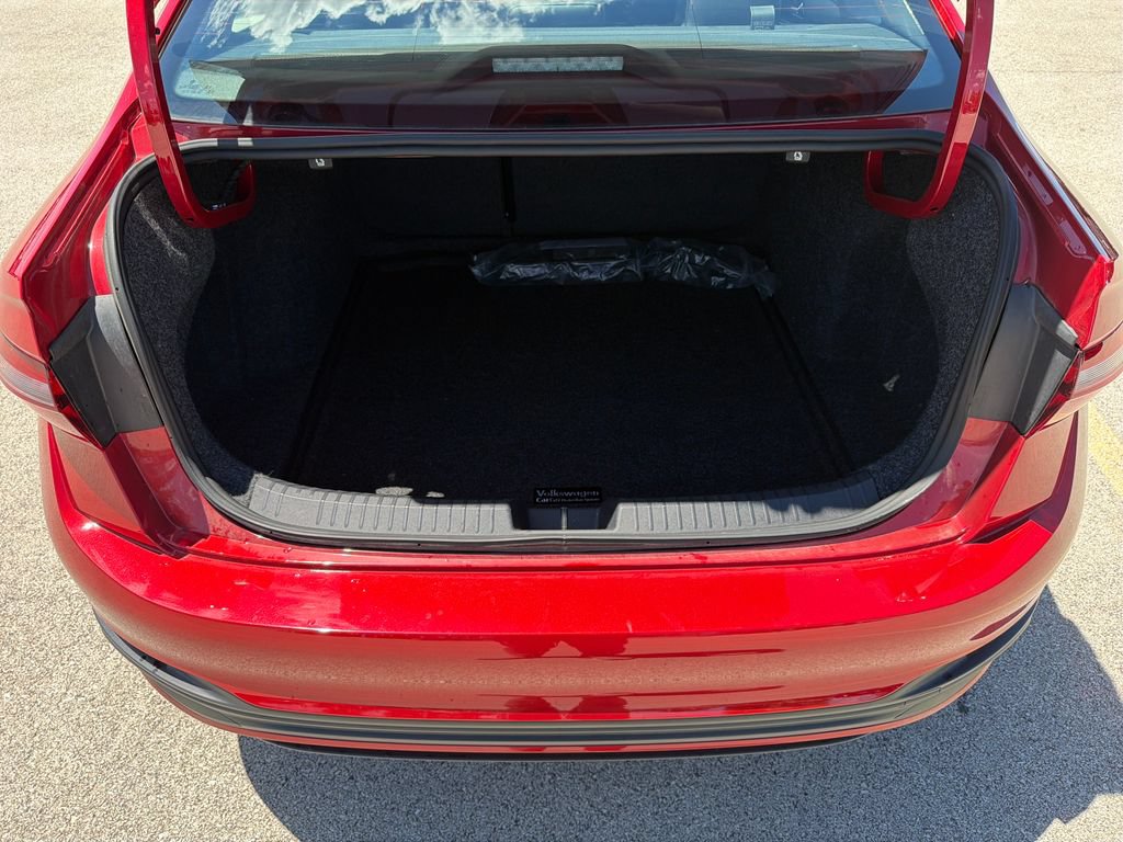 Certified 2025 Volkswagen Jetta SE FWD image 28