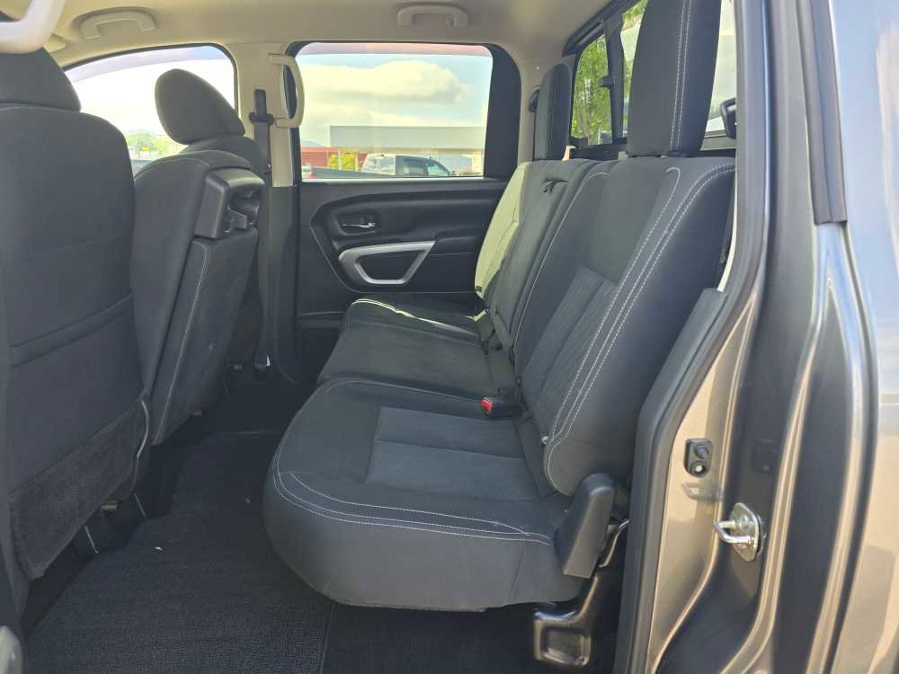 Used 2019 Nissan Titan SV AWD/4WD image 17